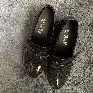 Platform Shiny Shoes with bow tie